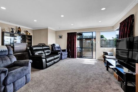 Photo of property in 20 Kellyville Heights, Merrilands, New Plymouth, 4312