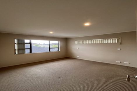 Photo of property in 8 Terrasini Drive, Flat Bush, Auckland, 2019