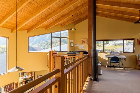 Photo of property in 14 Admiralty Place, Waikawa, Picton, 7220