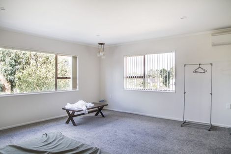 Photo of property in 93 Chelsea View Drive, Chatswood, Auckland, 0626