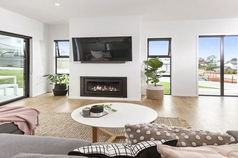 Photo of property in 18 Craigs Way, Hobsonville, Auckland, 0616