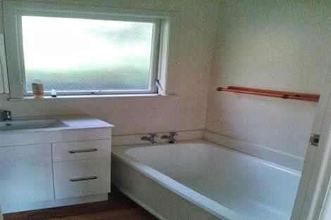 Photo of property in 2/15 Aorangi Place, Birkenhead, Auckland, 0626