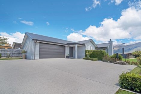 Photo of property in 4 Diamond Lane, Wanaka, 9305