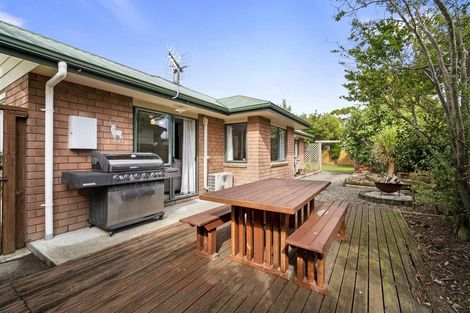 Photo of property in 71 Hillcrest Drive, Kelvin Grove, Palmerston North, 4414