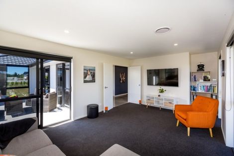 Photo of property in 10 Honeyfield Drive, Whalers Gate, New Plymouth, 4310