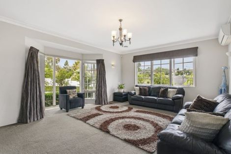 Photo of property in 70 Ray Small Drive, Pahurehure, Papakura, 2113