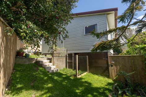 Photo of property in 3a Roberts Street, Tawa, Wellington, 5028