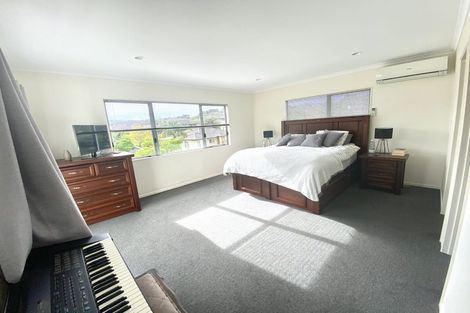 Photo of property in 1 Thomas Hamer Place, Greenhithe, Auckland, 0632