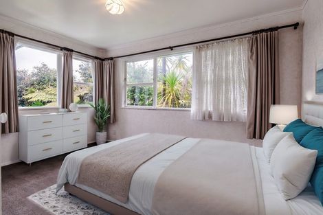 Photo of property in 35 Castleford Street, Green Bay, Auckland, 0604