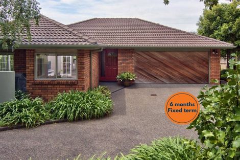 Photo of property in 13 La Roche Place, Northcote, Auckland, 0627