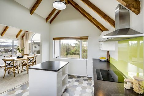 Photo of property in 121 Thompson Road, Bluff Hill, Napier, 4110