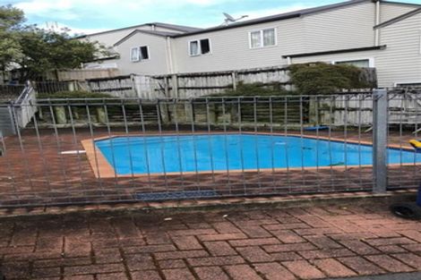 Photo of property in 10/30 John Jennings Drive, Oteha, Auckland, 0632