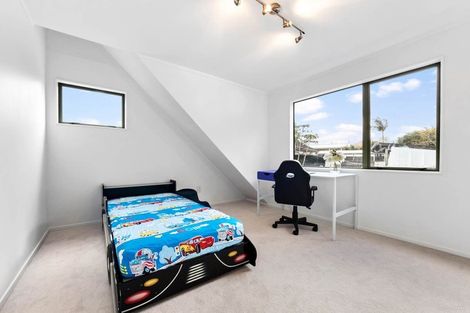 Photo of property in 1/10 Thomas Rea Place, Te Atatu South, Auckland, 0610