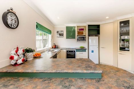 Photo of property in 19 Balmerino Grove, Waikanae, 5036