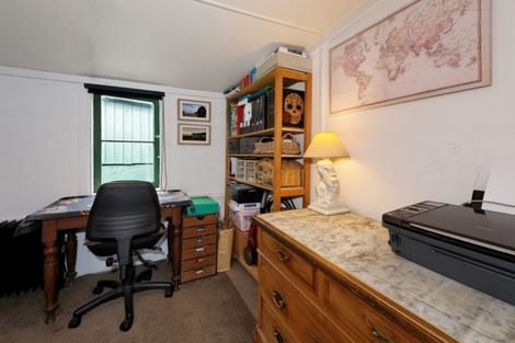 Photo of property in 105 Marine Parade North, Piha, 0772