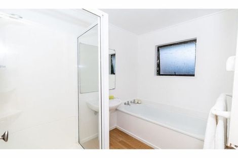 Photo of property in 2/479 Wairakei Road, Burnside, Christchurch, 8053