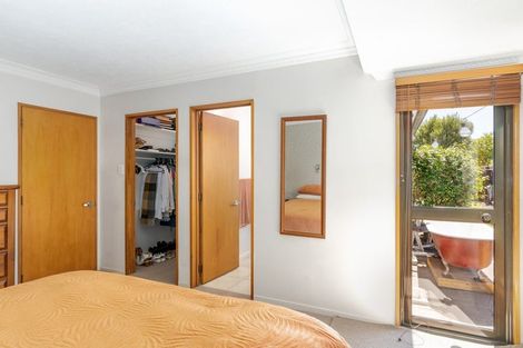 Photo of property in 75 Apsley Drive, Avonhead, Christchurch, 8042