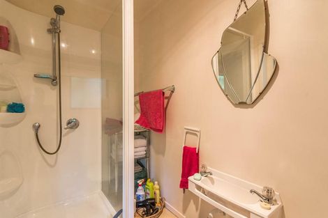 Photo of property in 15 Woodfern Crescent, Titirangi, Auckland, 0604