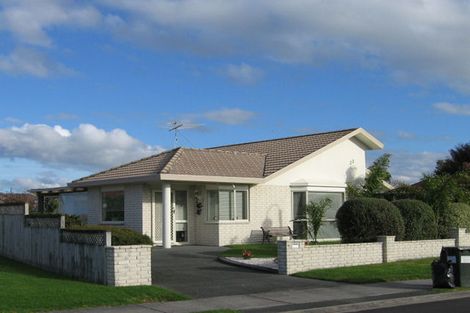 Photo of property in 23 Chalmers Close, Orewa, 0931