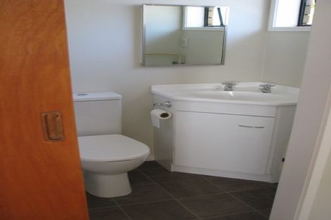 Photo of property in 7b Covil Avenue, Te Atatu South, Auckland, 0610