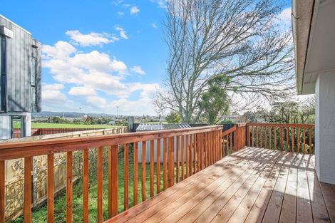 Photo of property in 32 Essex Street, Te Atatu South, Auckland, 0610