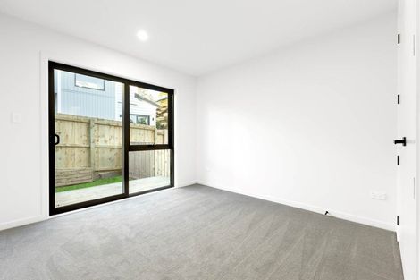 Photo of property in 69b Chivalry Road, Glenfield, Auckland, 0629