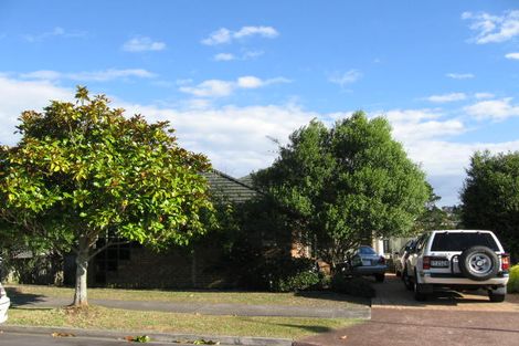 Photo of property in 14 Cayman Place, Unsworth Heights, Auckland, 0632