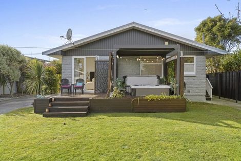 Photo of property in 16 Malta Crescent, South New Brighton, Christchurch, 8062