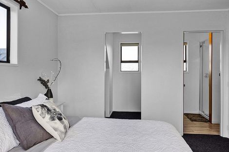 Photo of property in 11 Finer Place, Hawera, 4610