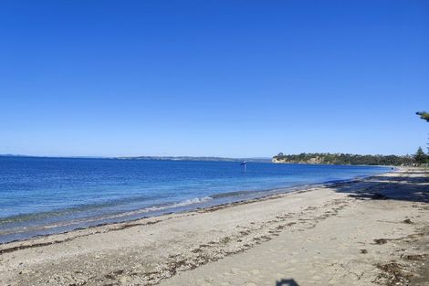 Photo of property in 20 The Esplanade, Eastern Beach, Auckland, 2012