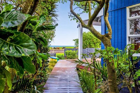 Photo of property in 16 Hector Place, Opunake, 4616