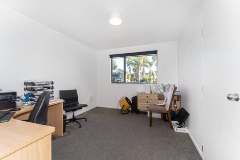 Photo of property in 5 Xena Way, Henderson, Auckland, 0612