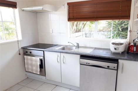 Photo of property in 2/46 Trinidad Road, Sunnynook, Auckland, 0620