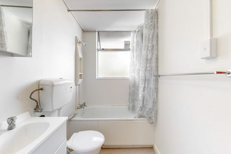 Photo of property in Beresford Apartments, 16/118 Russell Terrace, Berhampore, Wellington, 6023