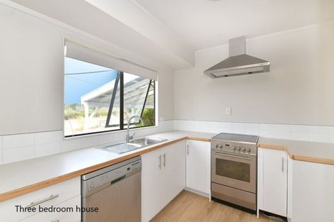 Photo of property in 323 South Head Road, South Head, Helensville, 0874