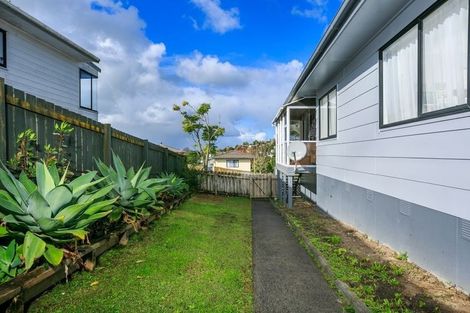 Photo of property in 44 Garton Drive, Massey, Auckland, 0614