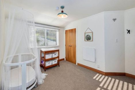 Photo of property in 16 Commodore Parry Road, Castor Bay, Auckland, 0620