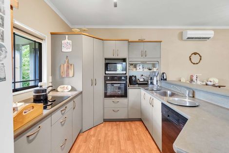 Photo of property in 20 Paraekaretu Street, Hunterville, 4730