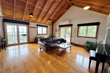 Photo of property in 33 Cornwall Road, Lyttelton, 8082