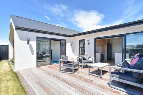 Photo of property in 17 Angus Place, Rangiora, 7400