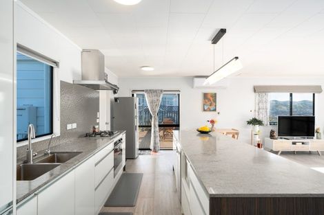 Photo of property in 8 Maraval Crescent, Grenada Village, Wellington, 6037
