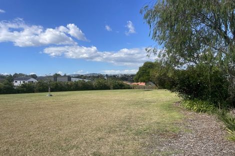 Photo of property in 4 Heversham Place, Glendene, Auckland, 0602