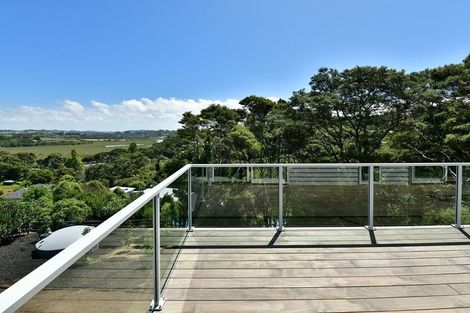 Photo of property in 299 Whangaparaoa Road, Red Beach, 0932