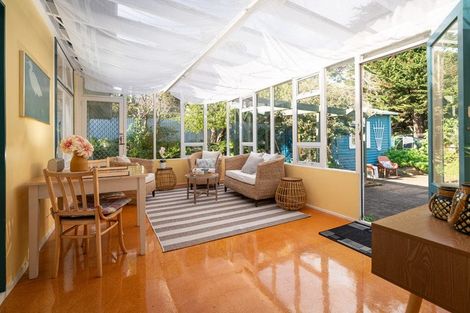 Photo of property in 72 Wellington Road, Paekakariki, 5034