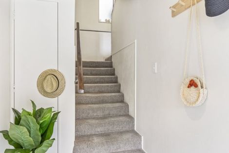 Photo of property in 72a Newlands Road, Newlands, Wellington, 6037