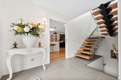 Photo of property in 7 Hartles Place, Mellons Bay, Auckland, 2014