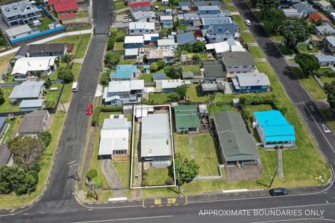 Photo of property in 35 Beach Road, Waihi Beach, 3611