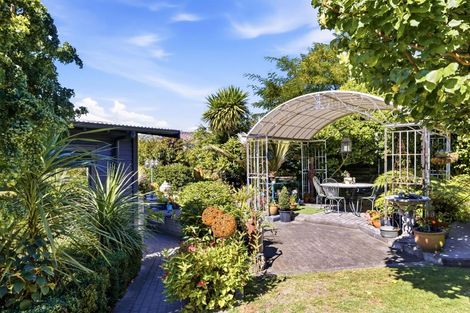 Photo of property in 2 Scenic Heights, Acacia Bay, Taupo, 3330