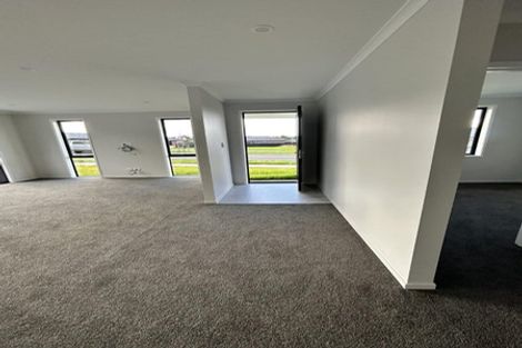 Photo of property in 4 Trevor Mcmiken Drive, Patumahoe, 2679