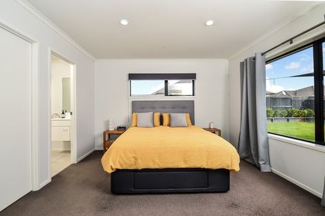 Photo of property in 11 Whitney Place, Rototuna North, Hamilton, 3210